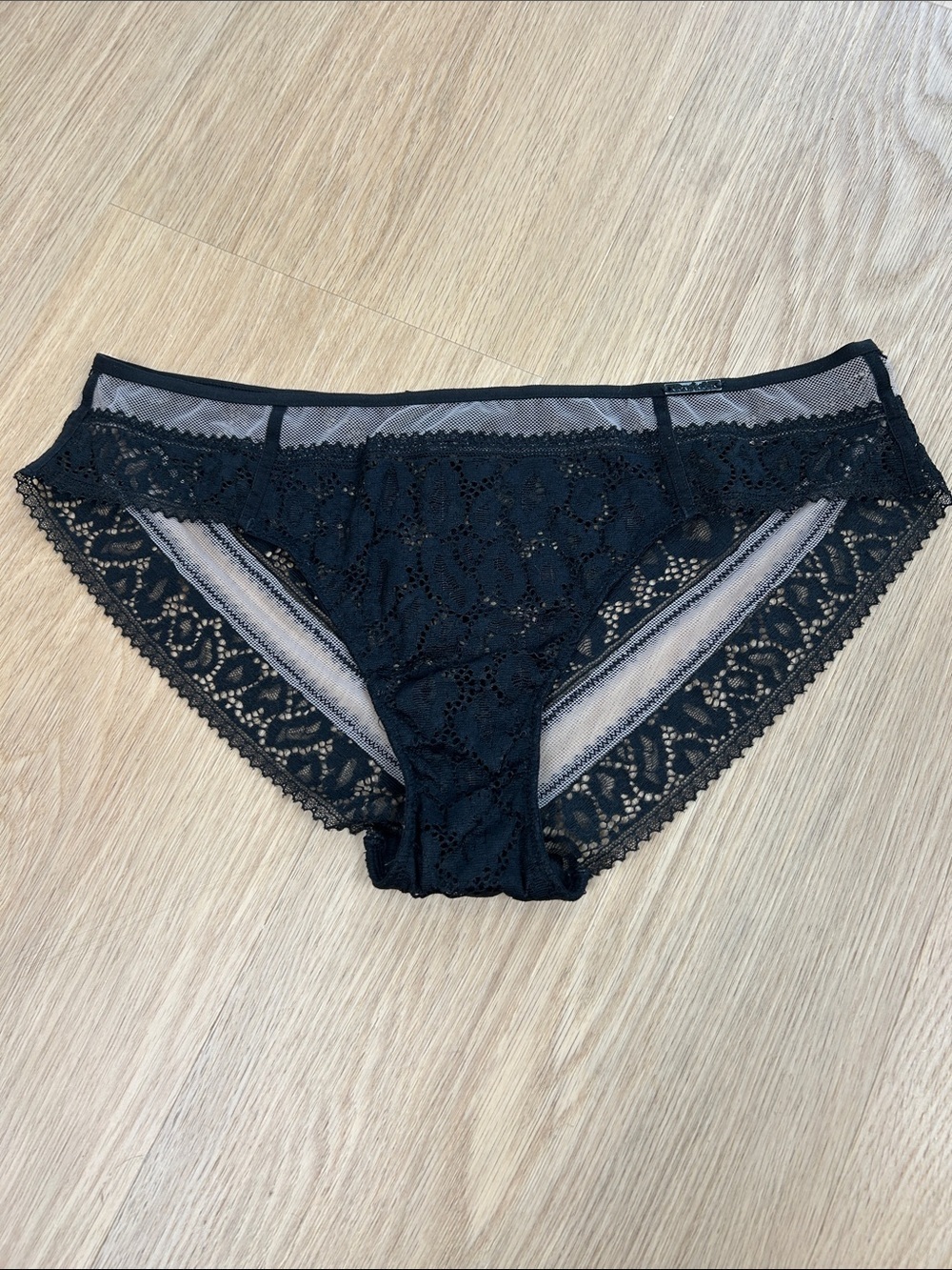Calvin Klein Lace Mesh Panty M